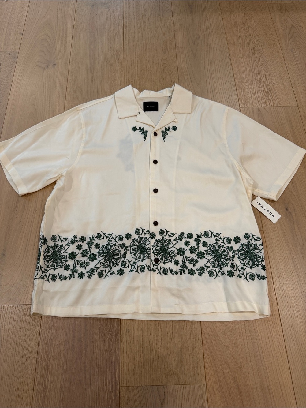 NWT PacSun Cream Camp Shirt with Green Floral Border Embroidery Size Medium